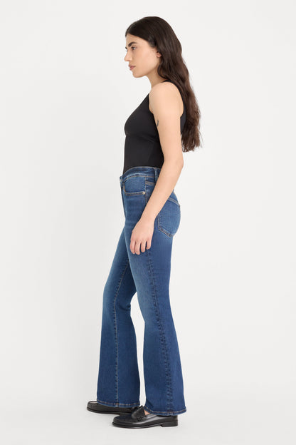 ALWAYS FITS GOOD PETITE BOOTCUT JEANS | INDIGO446