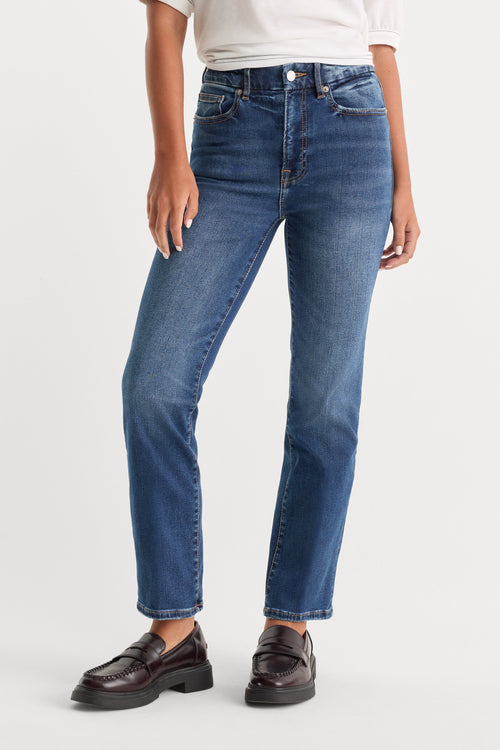 ALWAYS FITS GOOD PETITE STRAIGHT JEANS | INDIGO571